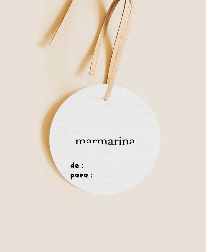 Minimale Weihnachtsgeschenke auf dem Rückenetikett