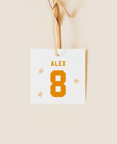 Etiqueta cuadrada para cumpleaños baloncesto