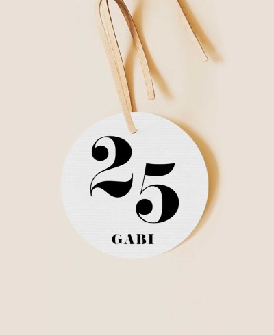 Etiqueta redonda cumpleaños minimalista
