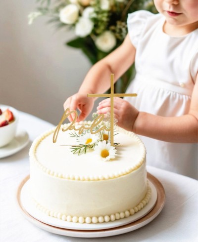 Vista general cake topper con nombre y cruz