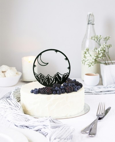 Vista general cake topper paisaje montañoso