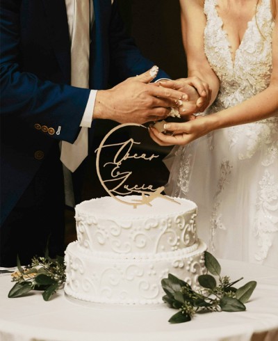 Übersicht Custom Cake Topper mit Namen und Flugzeug