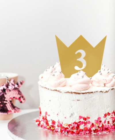 Panoramica corona cake topper personalizzata con figura dell'età