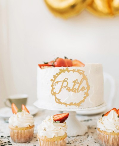 Overview custom cake topper with name