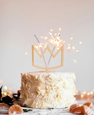 Vista general cake topper con forma de corona