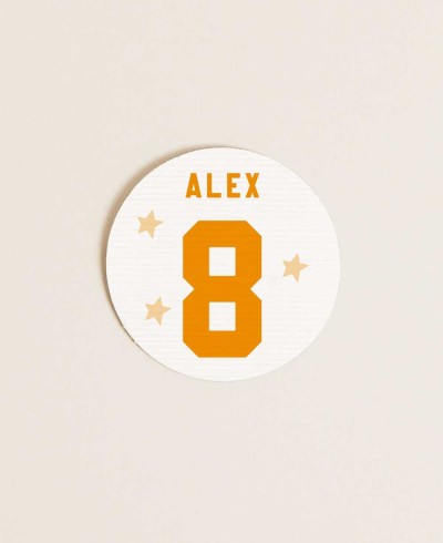 Sticker redondo para cumpleaños baloncesto