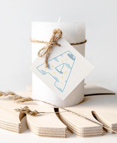 Étiquettes carrées pour les cadeaux de communion initiale nuages