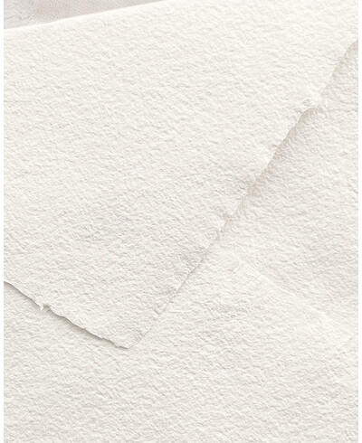 Enveloppes de mariage blanches faites à la main