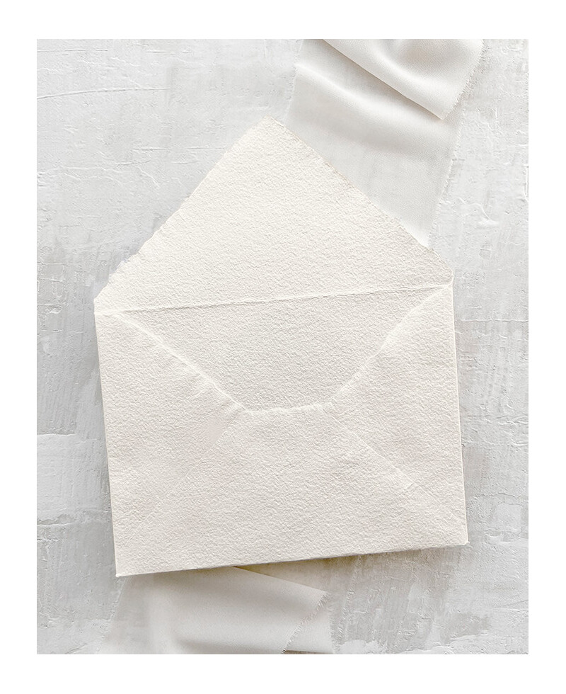 Enveloppe faite à la main blanc cassé