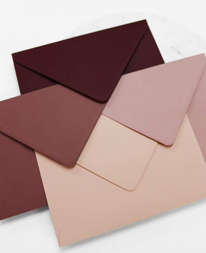 Sobres granates para invitaciones