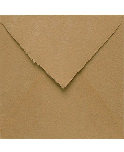 Enveloppe carrée marron chameau faite à la main pour invitations | Marmarina
