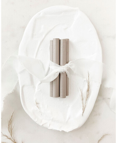 Clay grey sealing bars