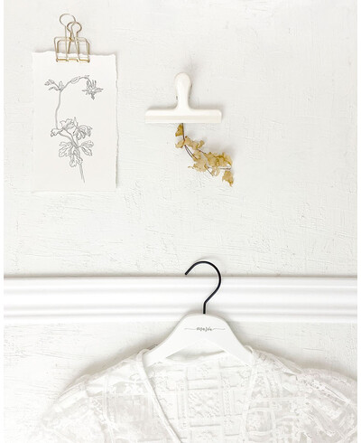 Appendiabiti bianco con nome di nozze