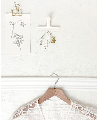 Zeder Kleiderbügel Name Datum Hochzeiten