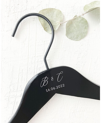 Cintre Noir Initiales Date Mariage