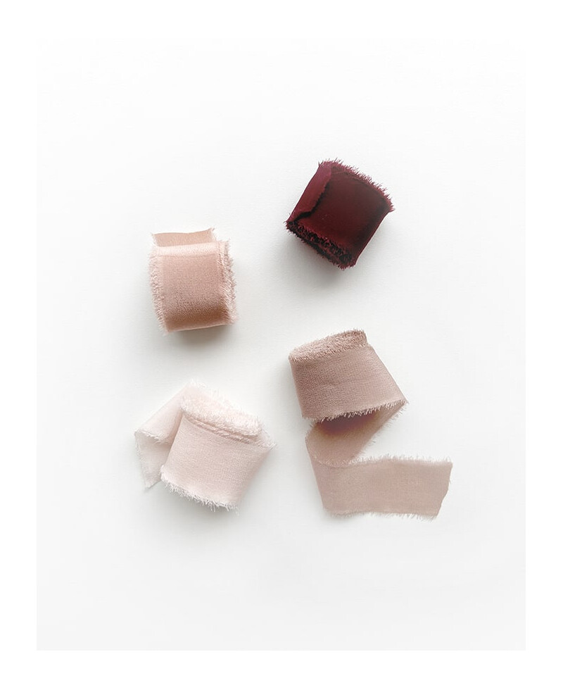 Cintas de colores rojo burdeos