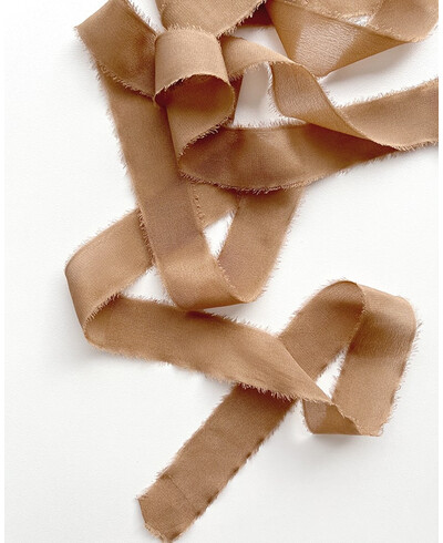 Dunkelbraunes Seidenband