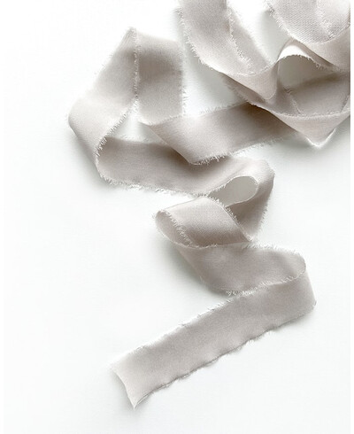 Natürliches lehmgraues Seidenband