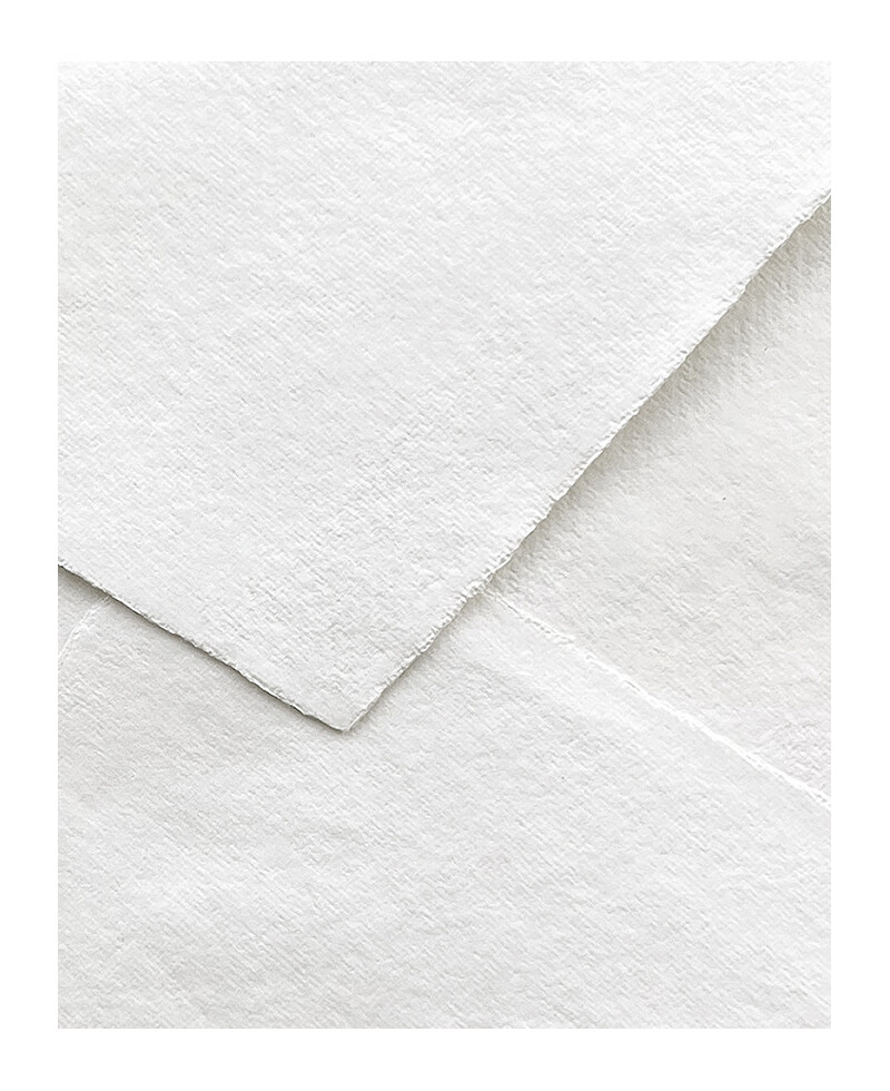 Elfenbeinweißer Artisan-Umschlag