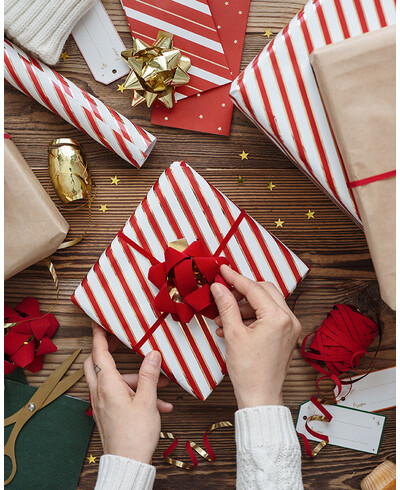 Papier d’emballage à rayures rouges et blanches