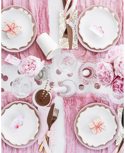 Copos de papel dourado e branco para eventos