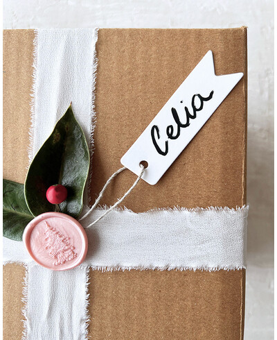 Etiqueta blanca para regalos fina