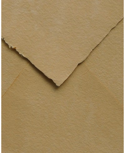 Zoom sur camel brun fait main